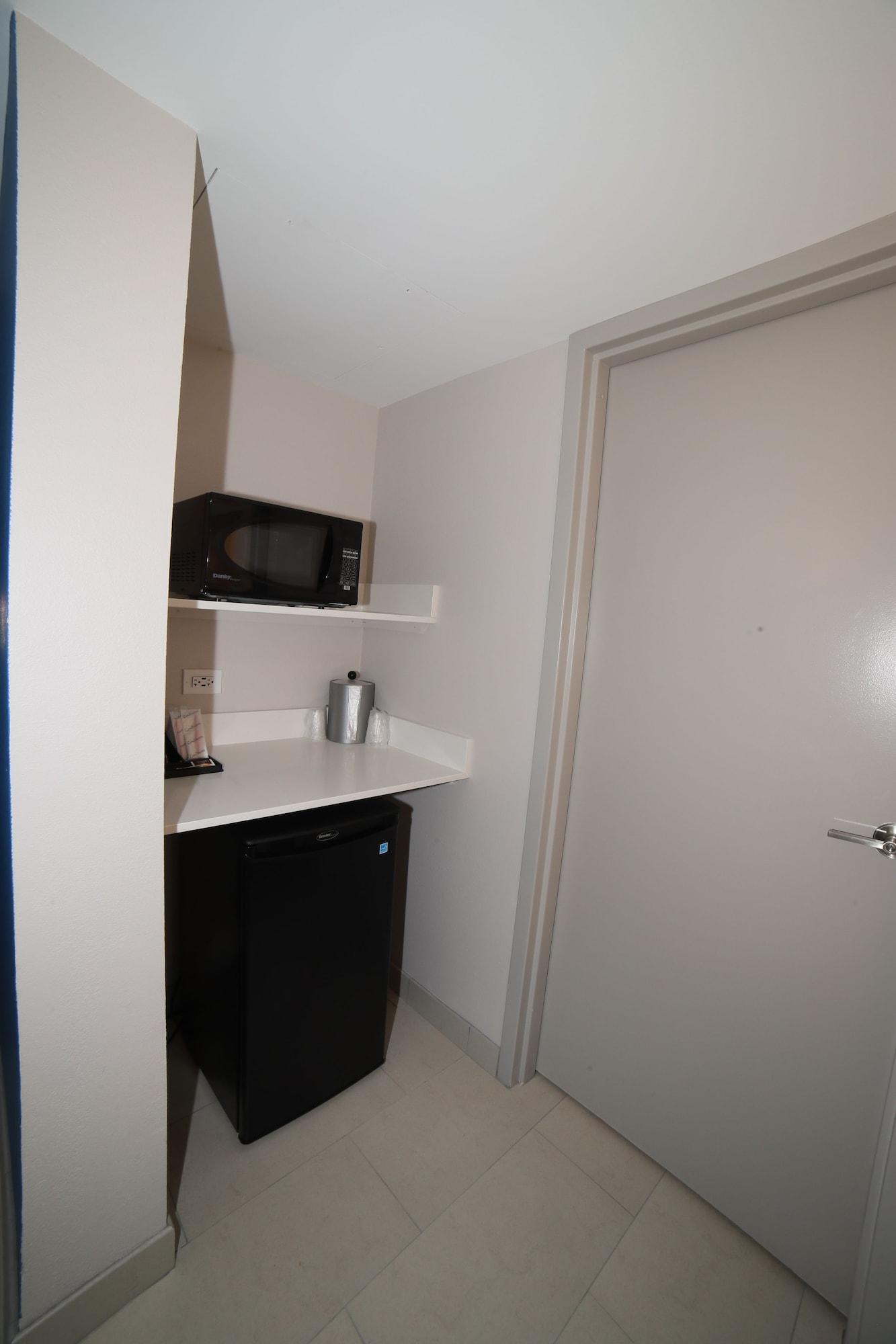 Holiday Inn Express Naperville By Ihg Экстерьер фото