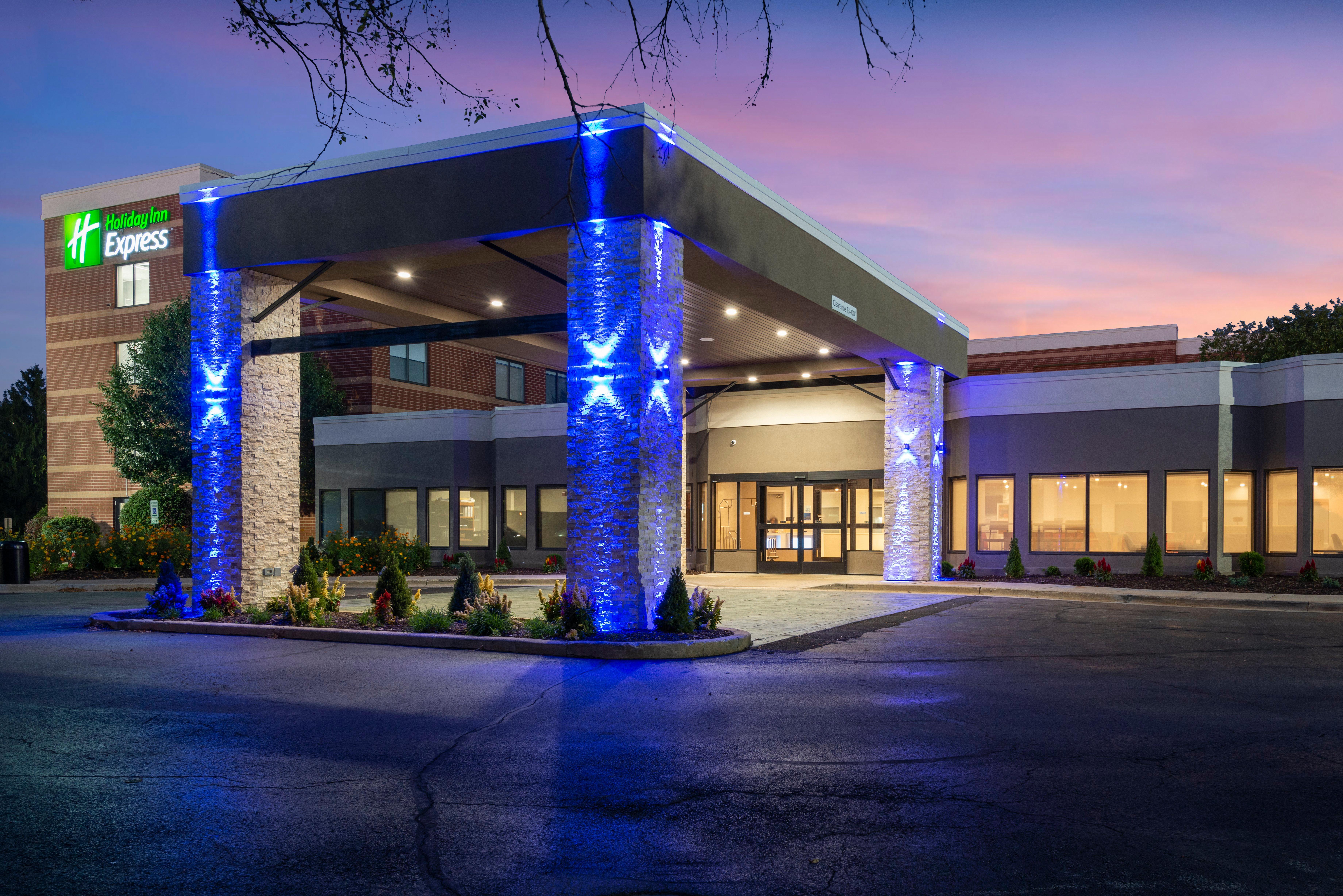 Holiday Inn Express Naperville By Ihg Экстерьер фото