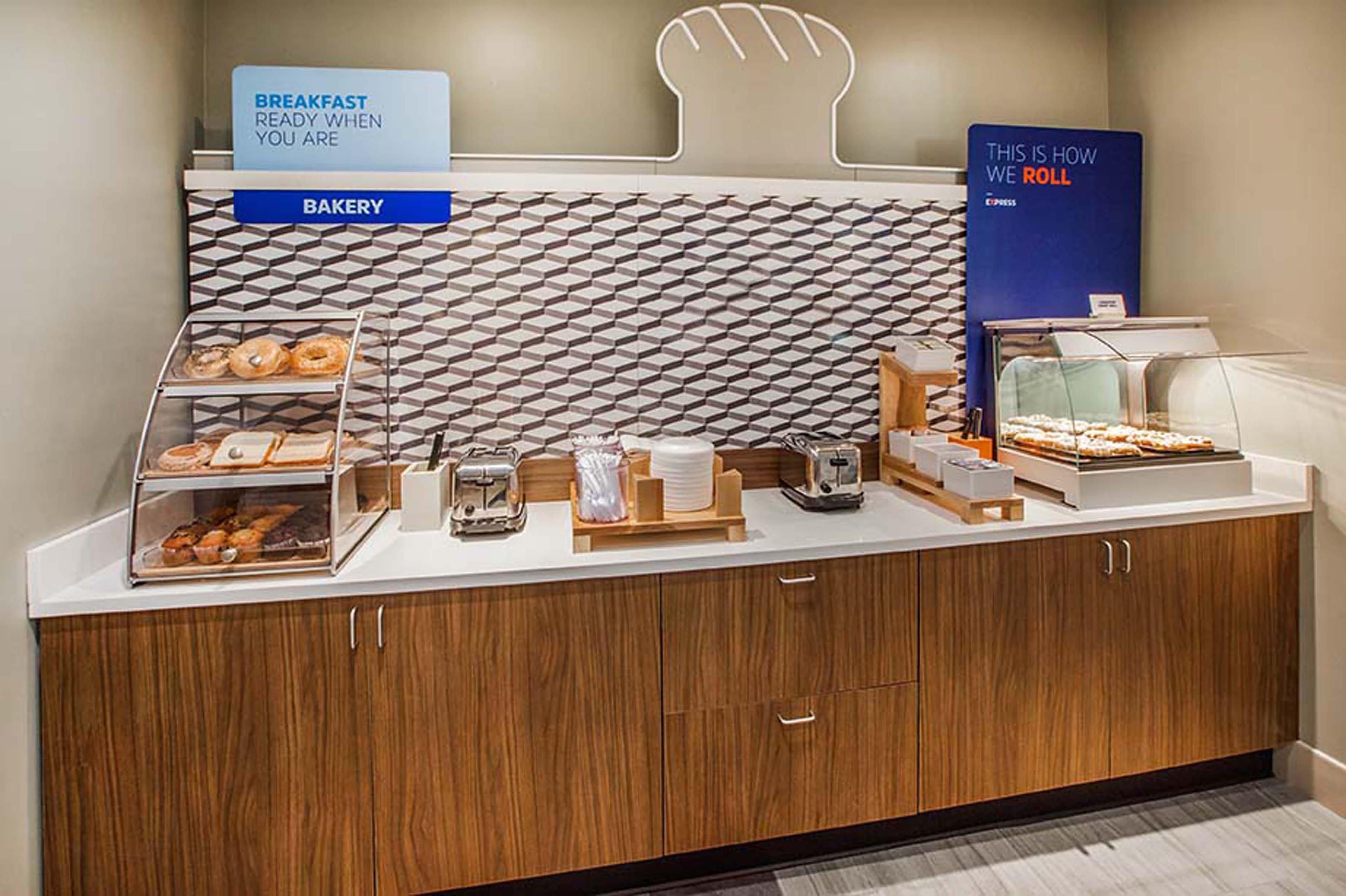 Holiday Inn Express Naperville By Ihg Экстерьер фото
