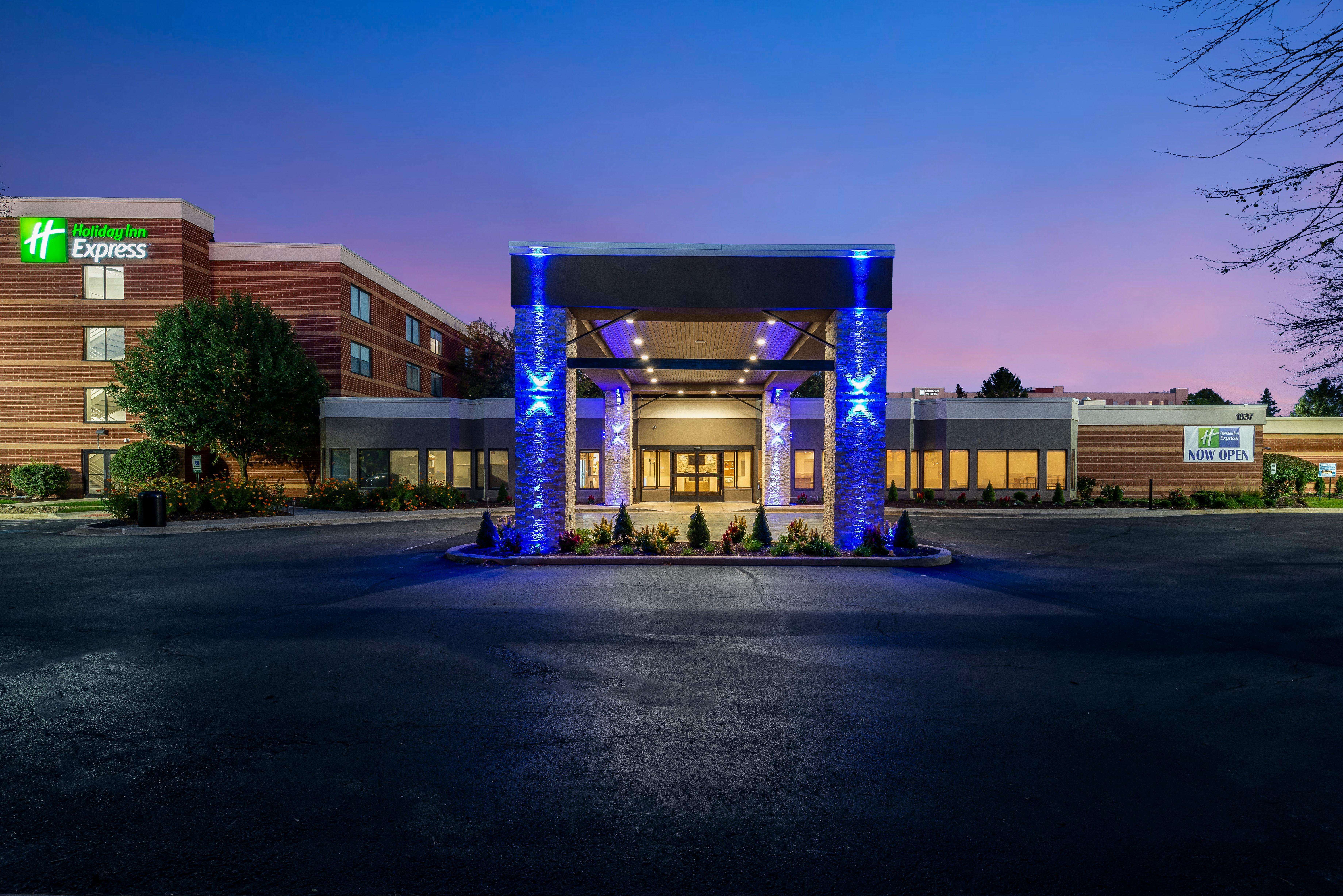 Holiday Inn Express Naperville By Ihg Экстерьер фото