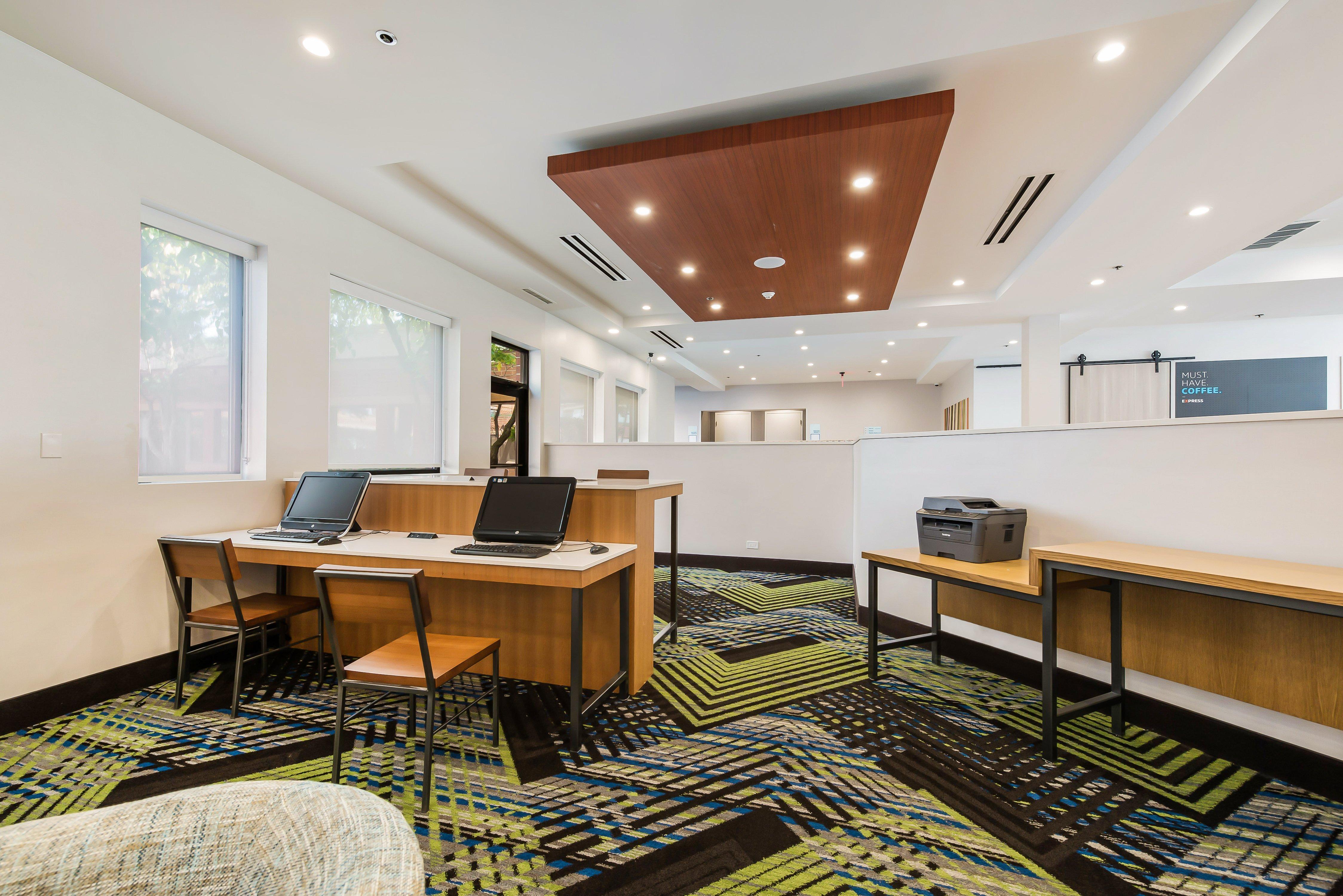Holiday Inn Express Naperville By Ihg Экстерьер фото