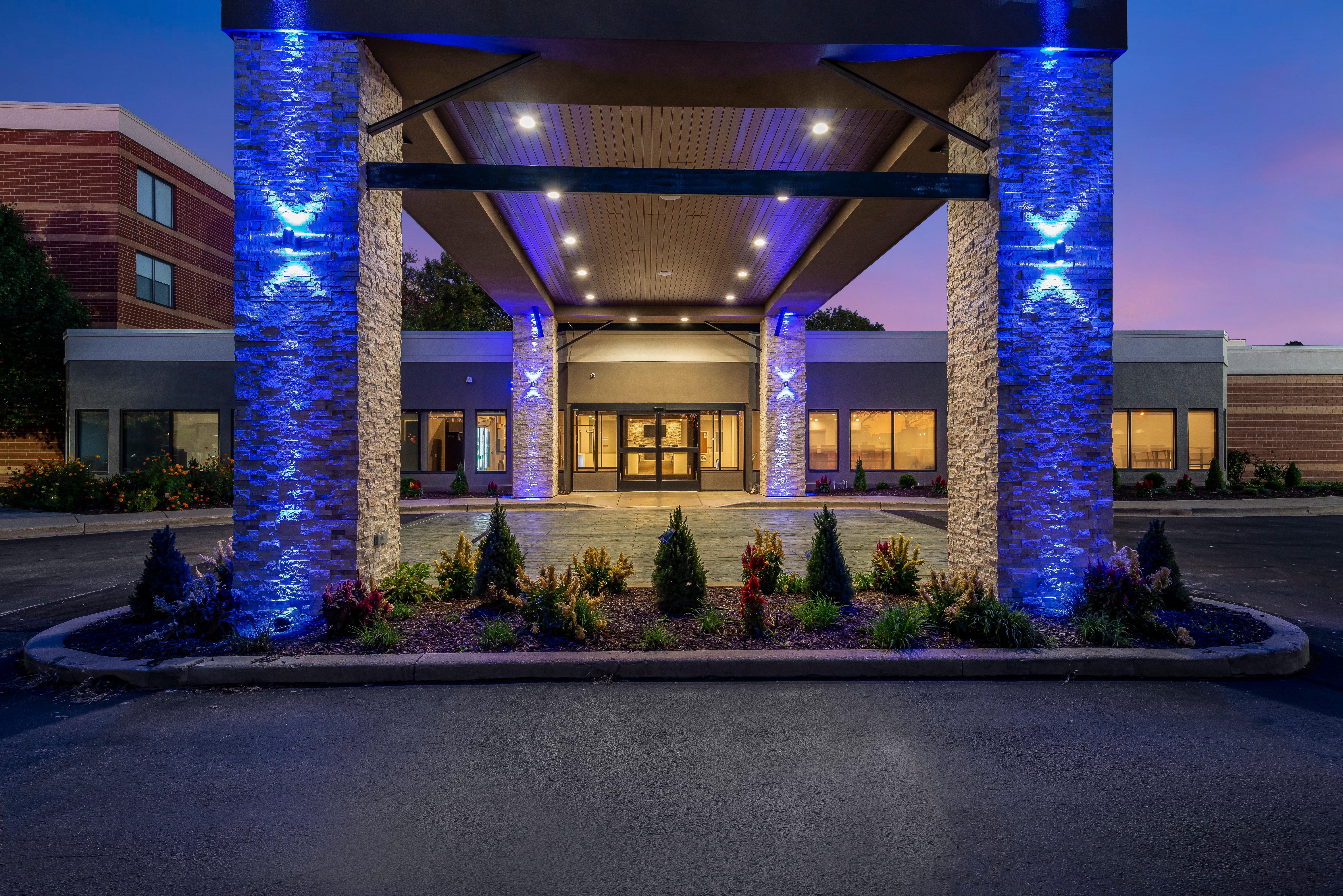 Holiday Inn Express Naperville By Ihg Экстерьер фото