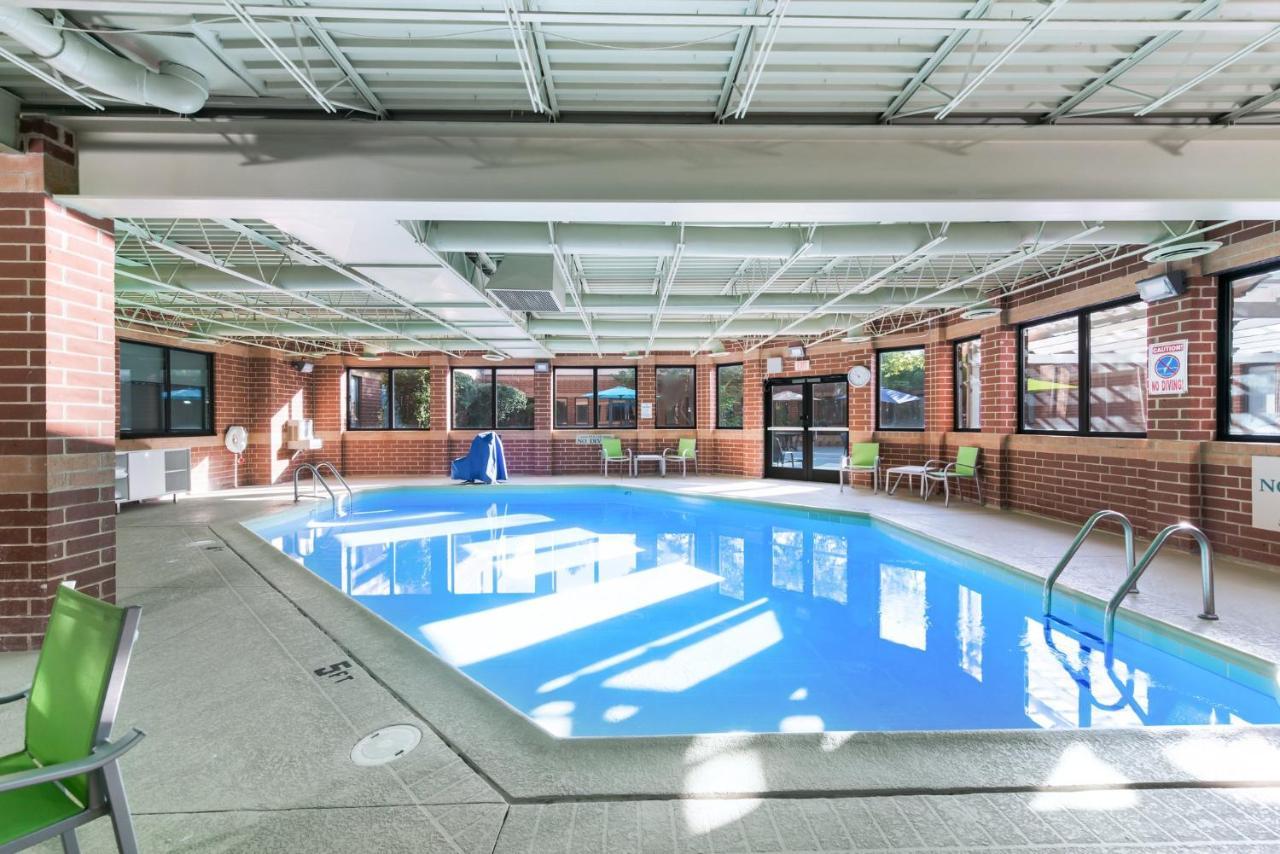 Holiday Inn Express Naperville By Ihg Экстерьер фото