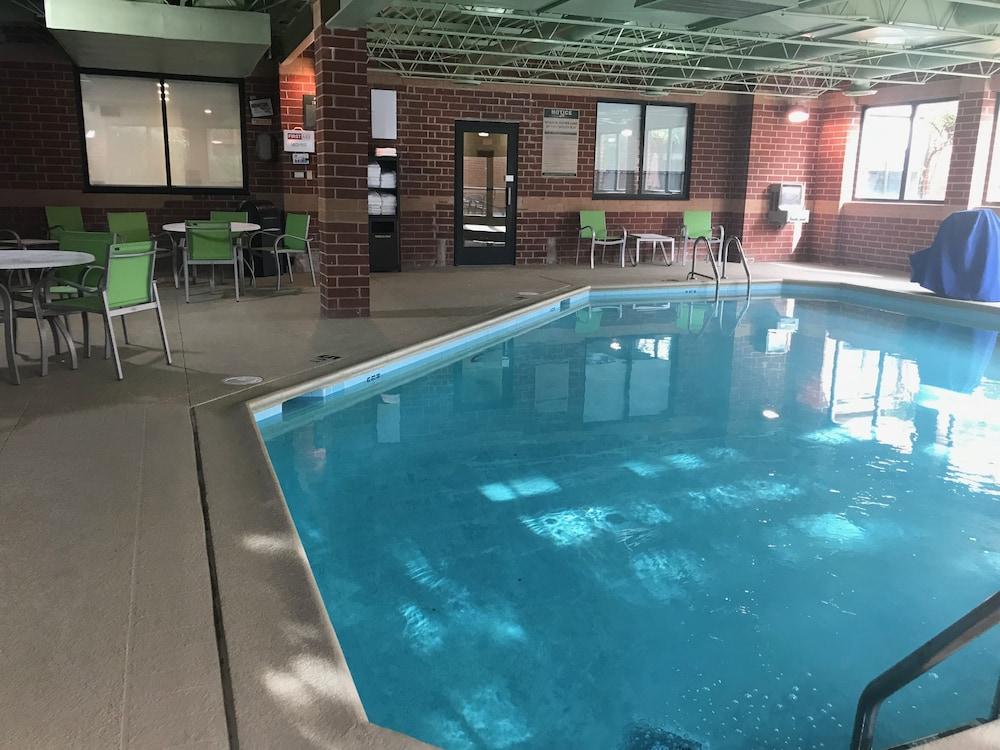 Holiday Inn Express Naperville By Ihg Экстерьер фото