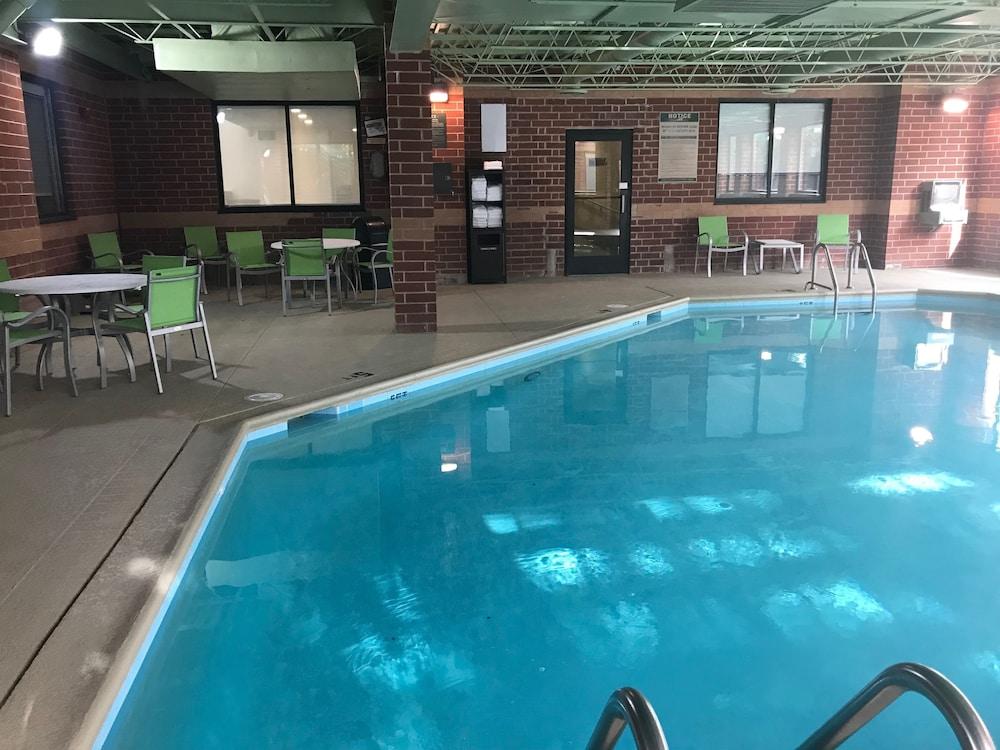 Holiday Inn Express Naperville By Ihg Экстерьер фото